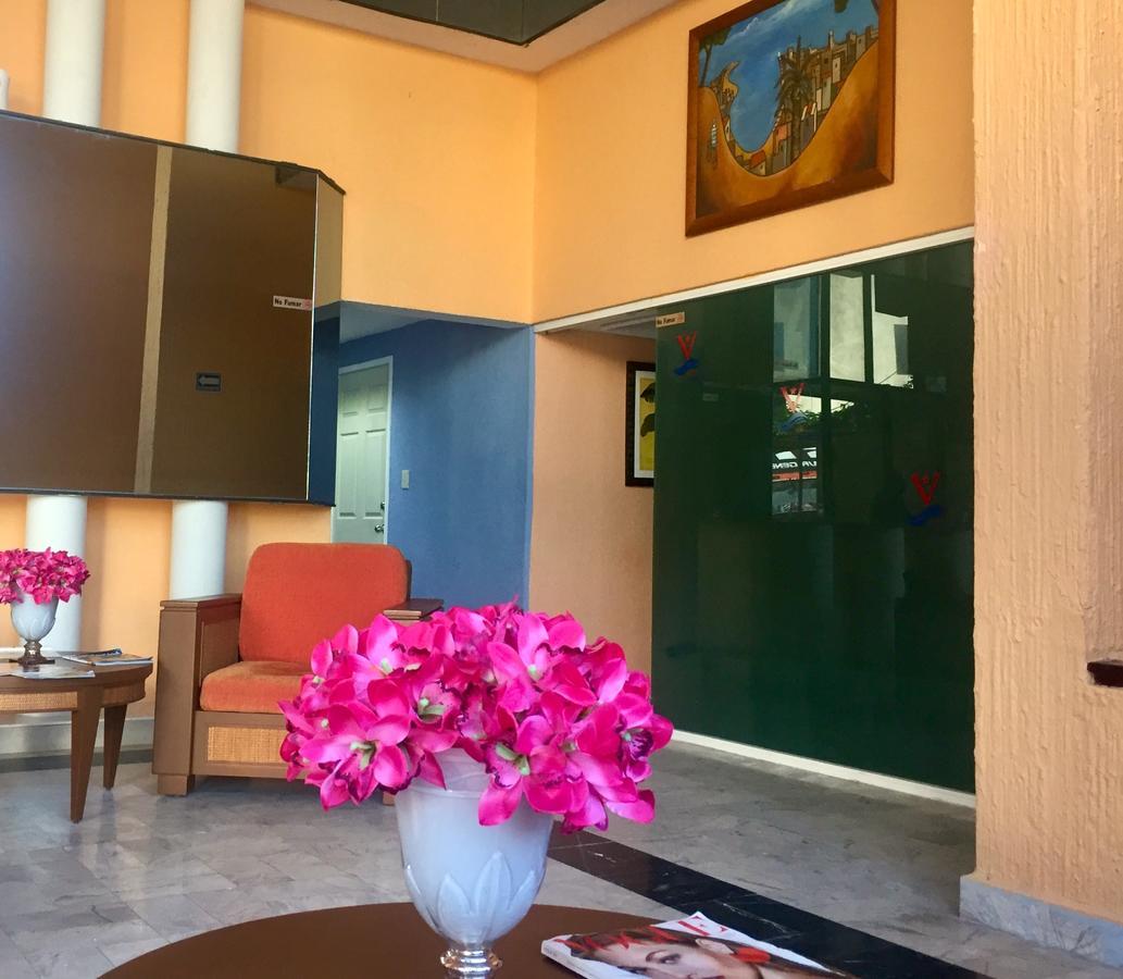 Hotel Versalles Suites Cancún Extérieur photo
