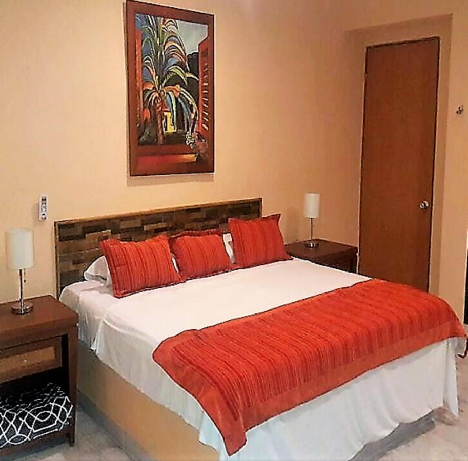 Hotel Versalles Suites Cancún Extérieur photo