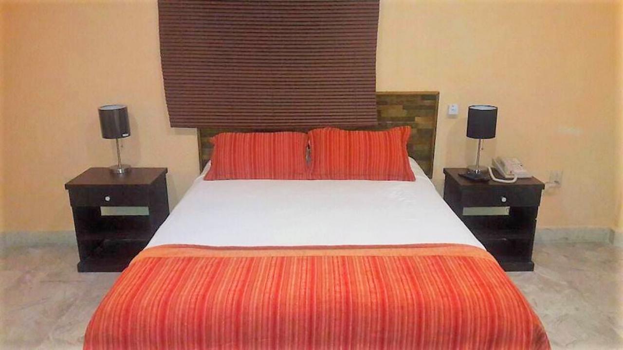 Hotel Versalles Suites Cancún Extérieur photo