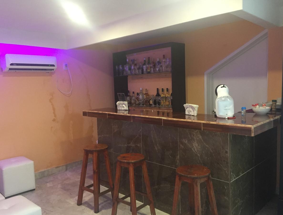 Hotel Versalles Suites Cancún Extérieur photo