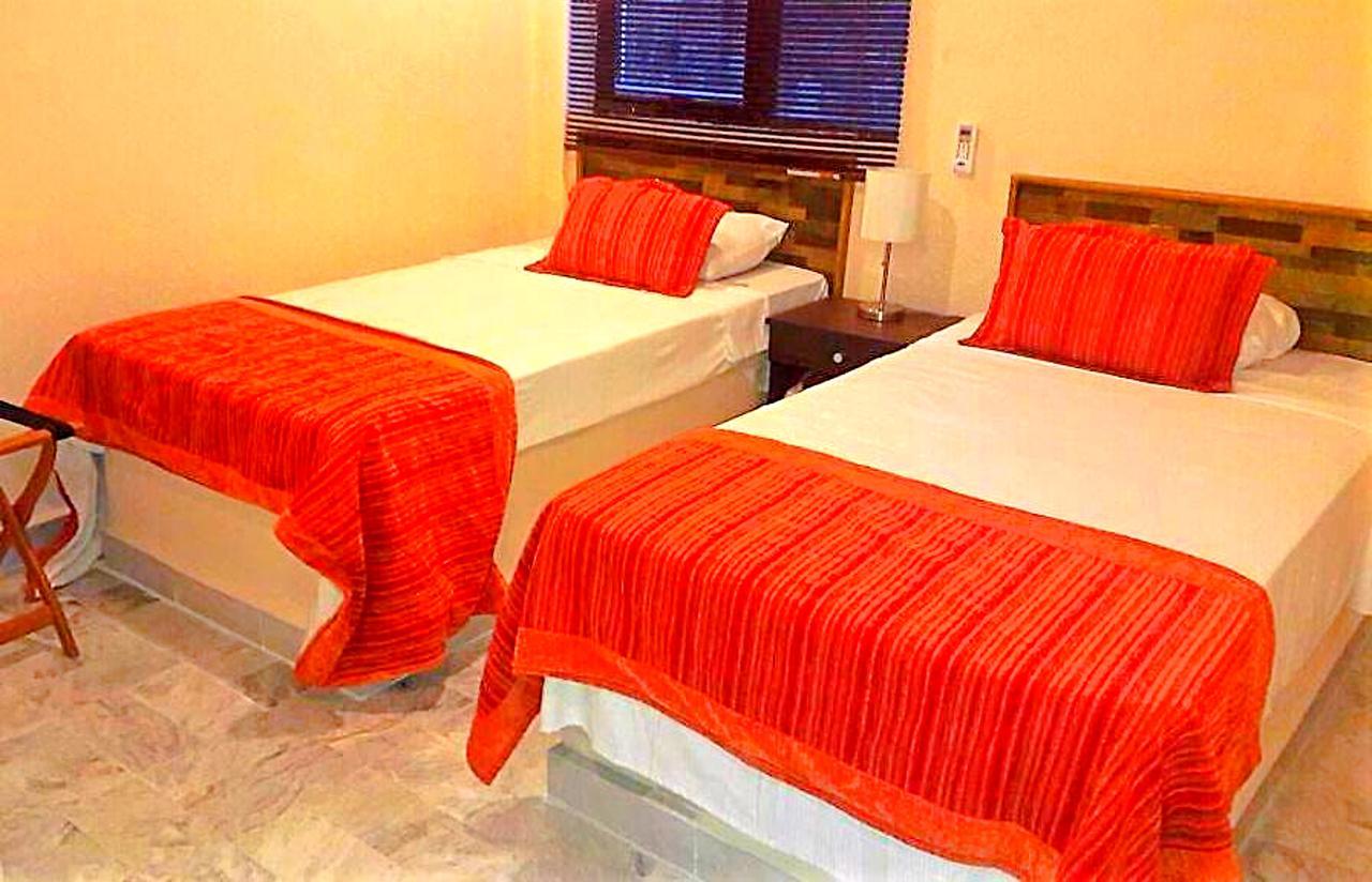 Hotel Versalles Suites Cancún Extérieur photo