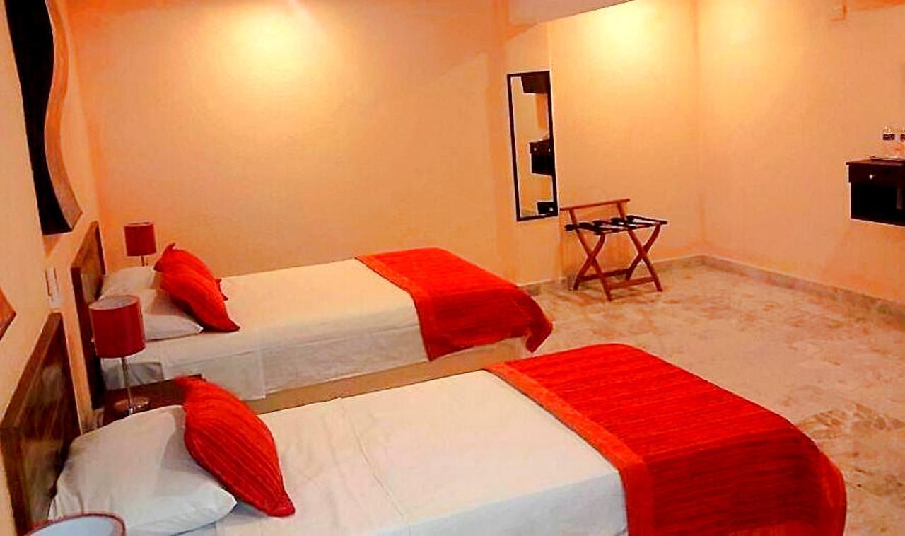 Hotel Versalles Suites Cancún Extérieur photo