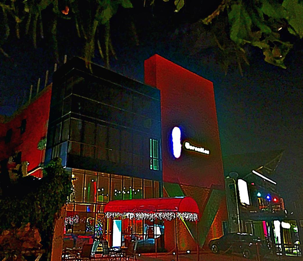 Hotel Versalles Suites Cancún Extérieur photo